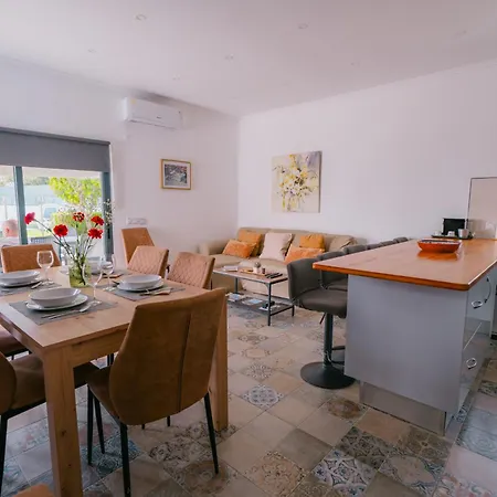 Сasa de vacaciones Casas Caiado Two With Swimming Pool *